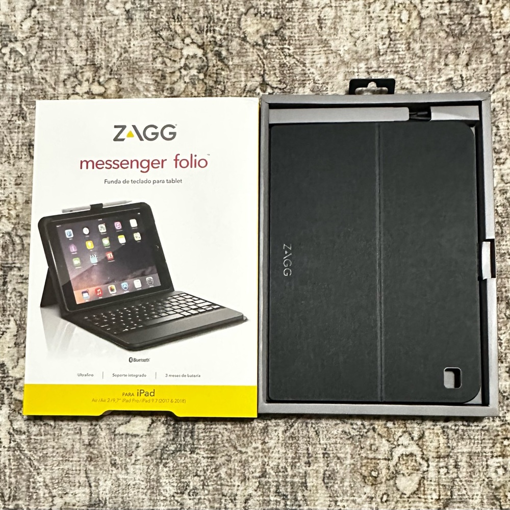 iPad Case With Keyboard 9.7 - Black
